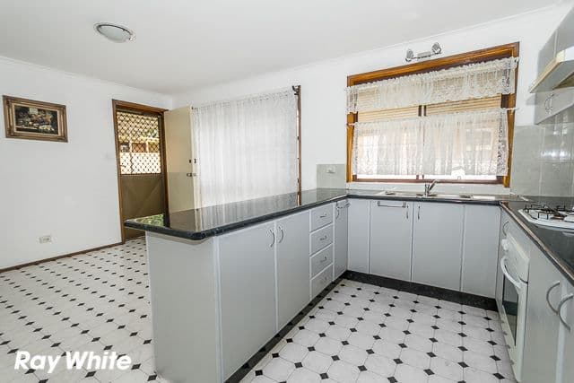 11 Citrine Close, BOSSLEY PARK NSW 2176, Bossley Park - Thumbnail 2
