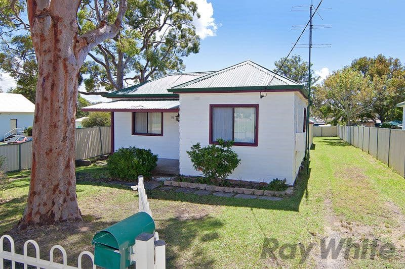 35 Manuka Parade, GOROKAN NSW 2263, Gorokan - Image 1