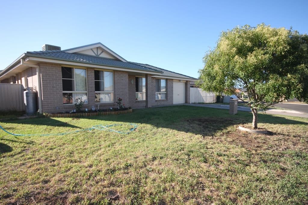 4 Burdekin Place, WESTDALE NSW 2340, Westdale - Image 1