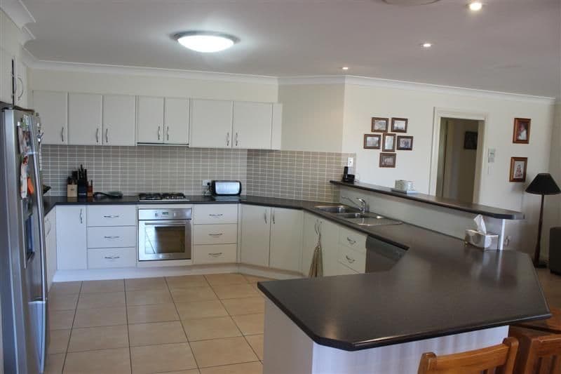 8 Holmwood Drive, DUBBO NSW 2830, Dubbo - Thumbnail 2