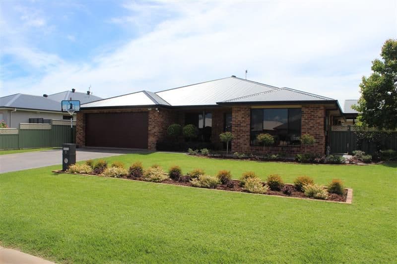 8 Holmwood Drive, DUBBO NSW 2830, Dubbo - Image 1