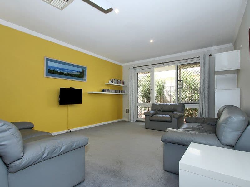 57 Glendale Avenue, HAMERSLEY WA 6022, Hamersley - Thumbnail 2
