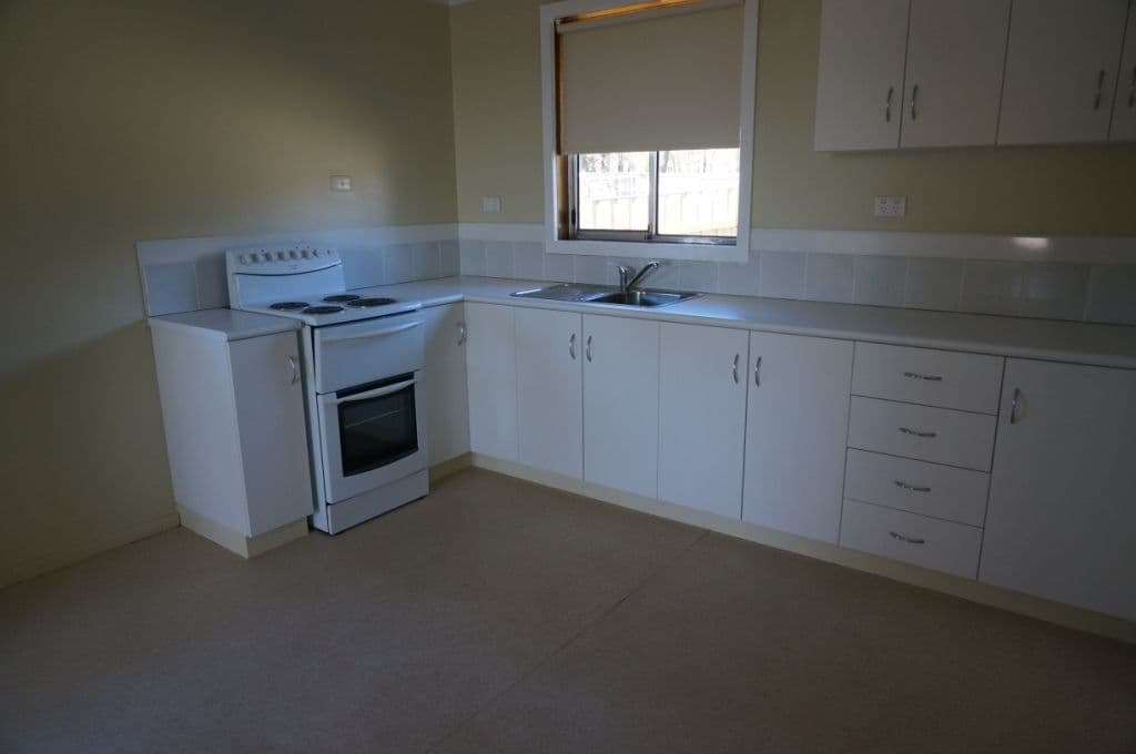 8 Amundsen Street, RAVENSWOOD TAS 7250, Ravenswood - Thumbnail 2
