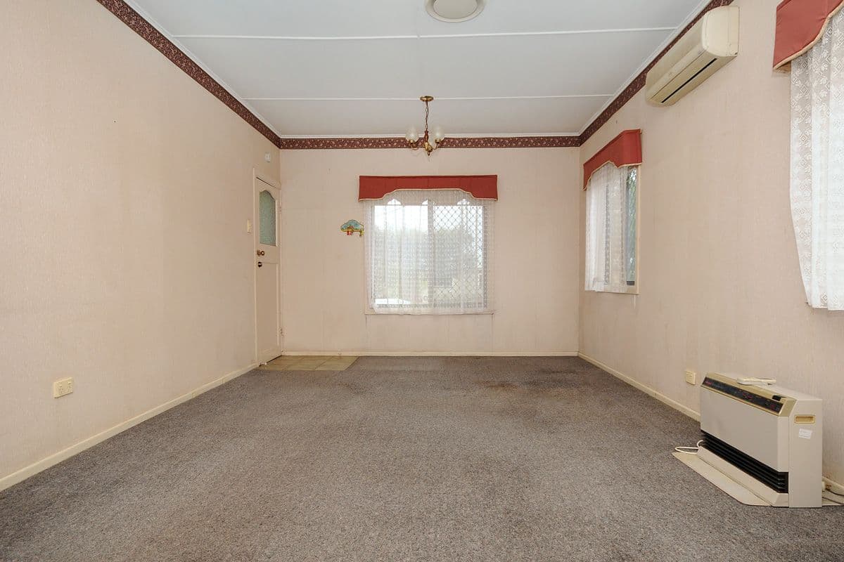 10 Goode Street, NEWTOWN QLD 4350, Newtown - Thumbnail 2