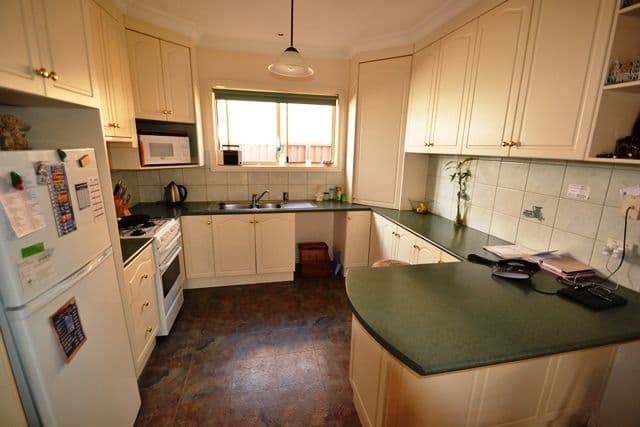 12C Victoria Street, SEYMOUR VIC 3660, Seymour - Thumbnail 2