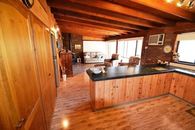 210 Bromfields Road, SEYMOUR VIC 3660, Seymour - Thumbnail 3
