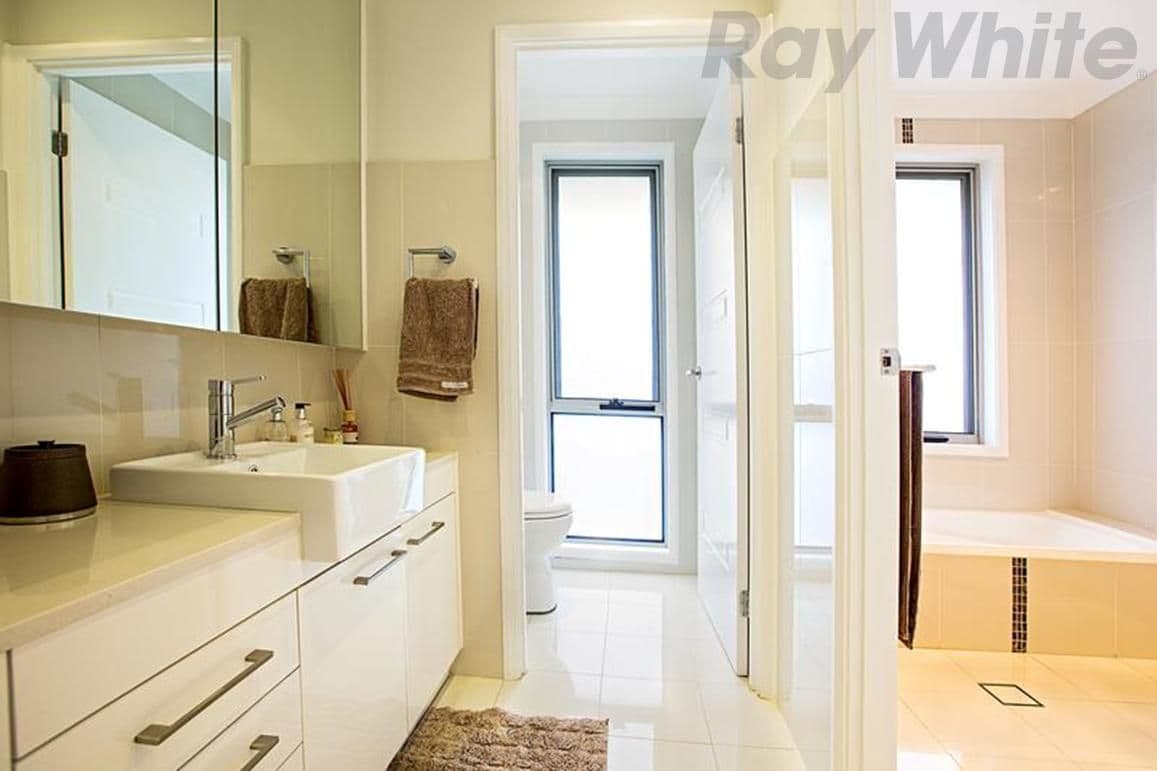 160 Carmichael  Drive, WEST HOXTON NSW 2171, West Hoxton - Thumbnail 7