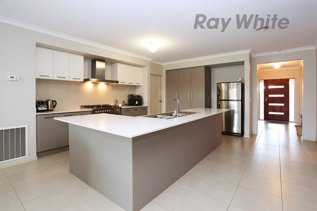 29 Toledo Crescent, POINT COOK VIC 3030, Point Cook - Thumbnail 2