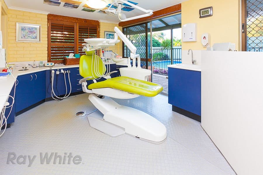 74 Boronia Avenue, HOLLAND PARK WEST QLD 4121, Holland Park West - Thumbnail 8