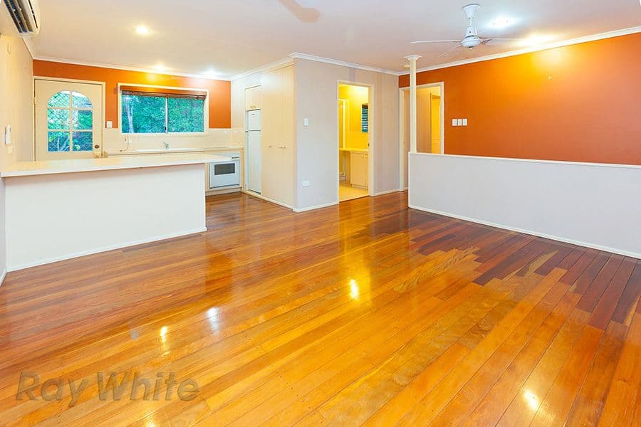 74 Boronia Avenue, HOLLAND PARK WEST QLD 4121, Holland Park West - Thumbnail 2
