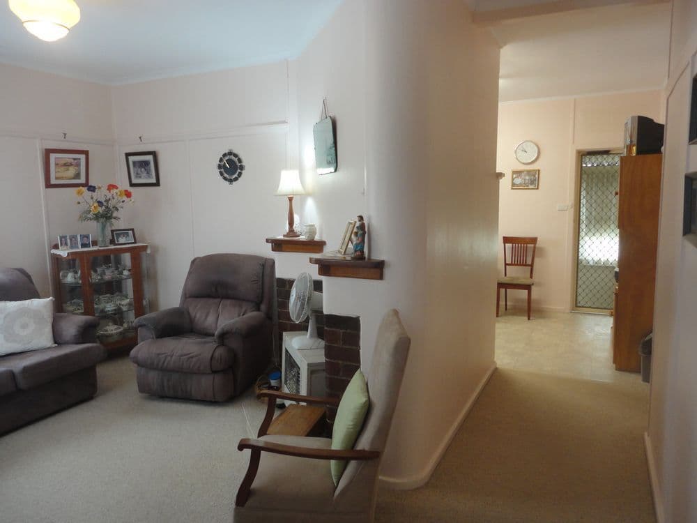 28 Cootamundra Road, TEMORA NSW 2666, Temora - Thumbnail 3