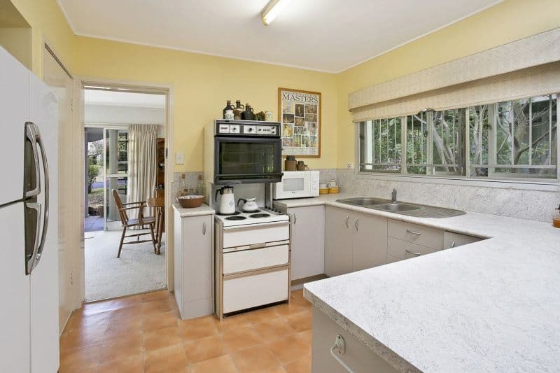 9 Jedburgh Street, KENMORE QLD 4069, Kenmore - Thumbnail 4