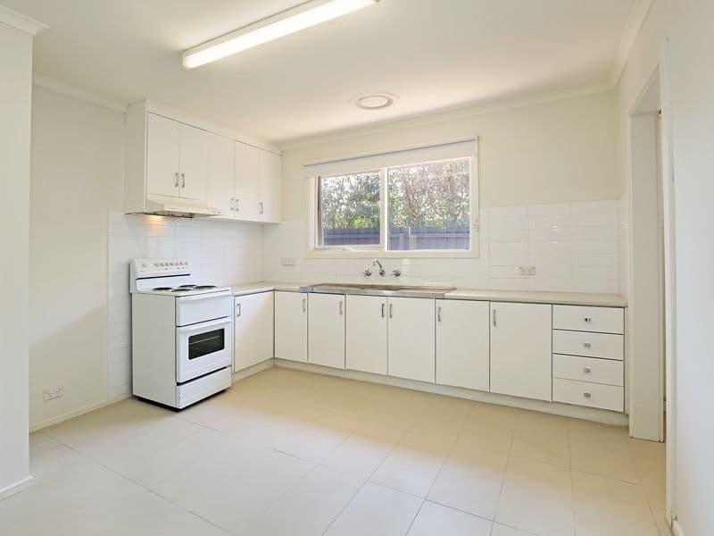 8 Ballater Avenue, NEWTOWN VIC 3220, Newtown - Thumbnail 4