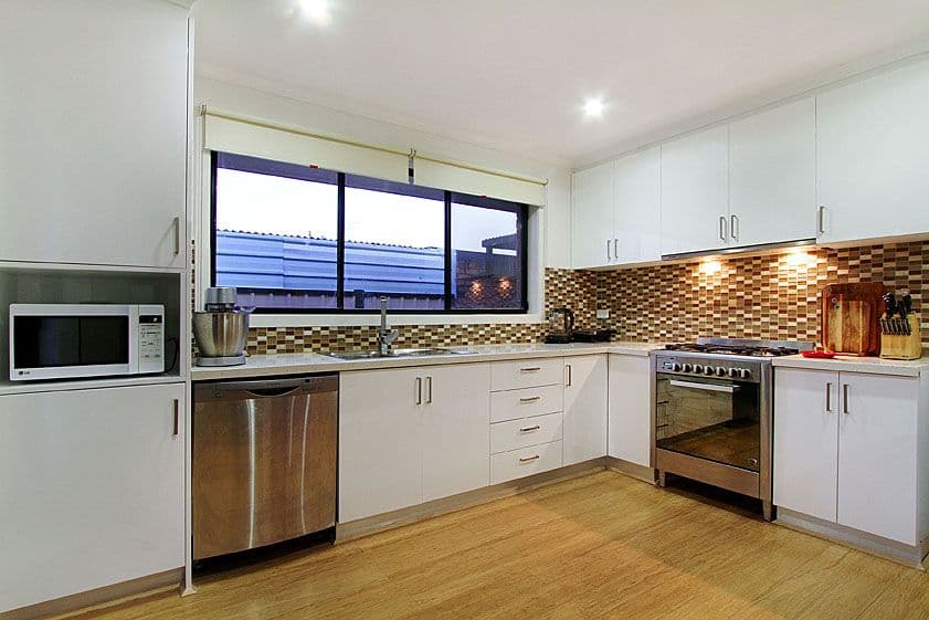 2 Heyington Avenue, THOMASTOWN VIC 3074, Thomastown - Thumbnail 2