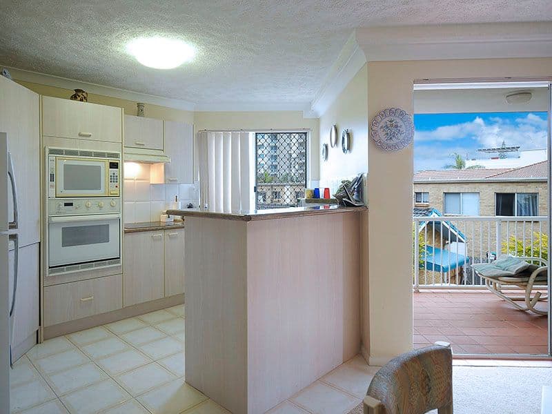 24 Peerless Avenue, MERMAID BEACH QLD 4218, Mermaid Beach - Thumbnail 2