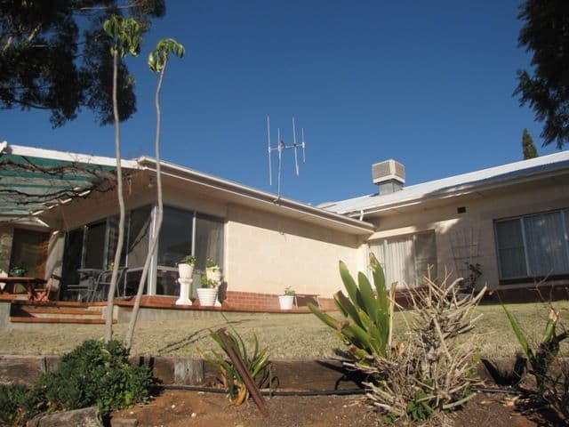8 Hilltop Drive, LOXTON SA 5333, Loxton - Image 1