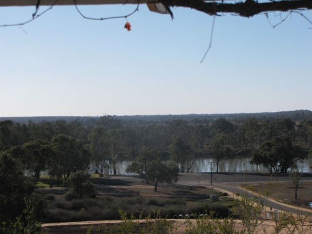 8 Hilltop Drive, LOXTON SA 5333, Loxton - Thumbnail 2