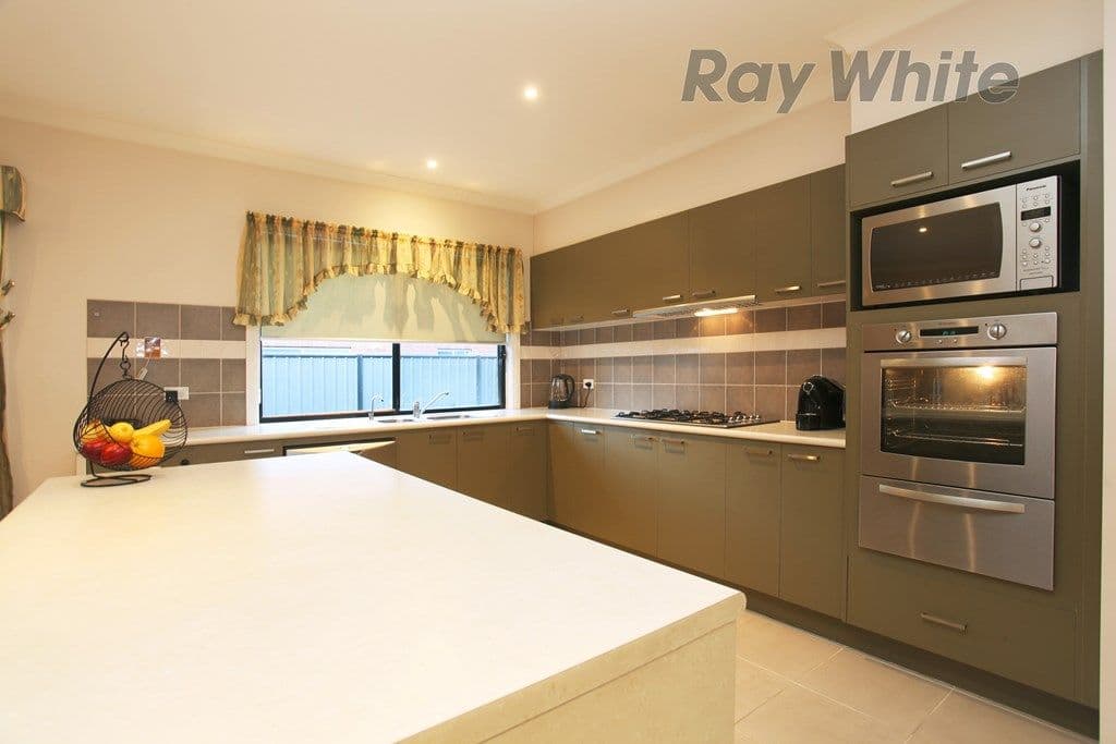 10 Menzies Avenue, POINT COOK VIC 3030, Point Cook - Thumbnail 3