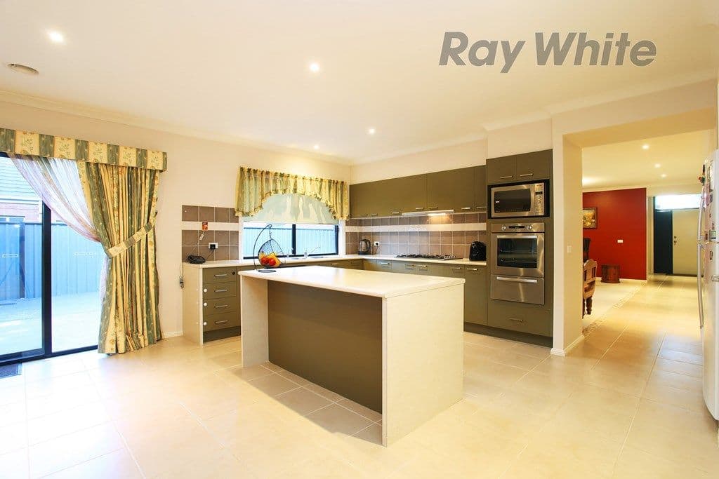 10 Menzies Avenue, POINT COOK VIC 3030, Point Cook - Thumbnail 2