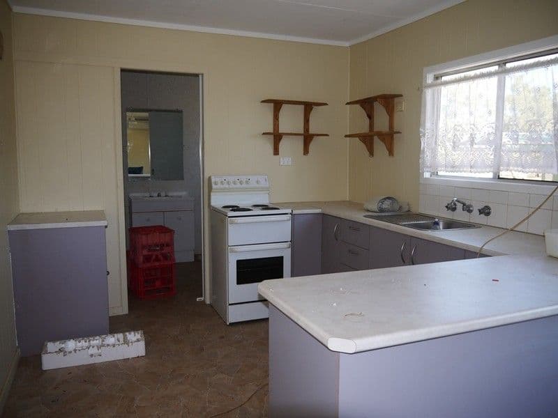 28 Usher Road, KATHERINE NT 0850, Katherine - Thumbnail 3