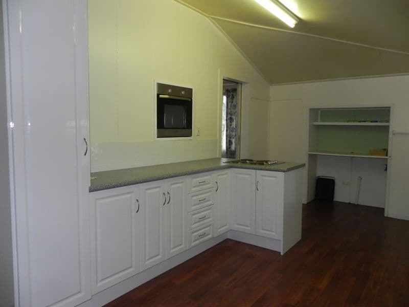 8 Allom, PITTSWORTH QLD 4356, Pittsworth - Thumbnail 3
