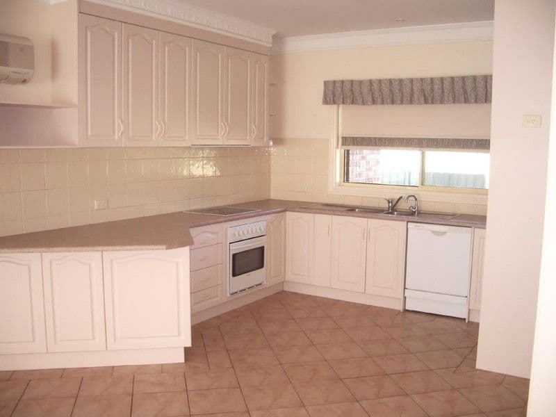 1/2 Smith Avenue, BORDERTOWN SA 5268, Bordertown - Thumbnail 2