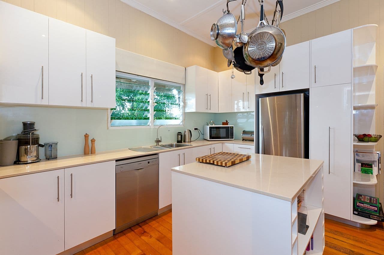 7 Tenth Avenue, COORPAROO QLD 4151, Coorparoo - Thumbnail 2