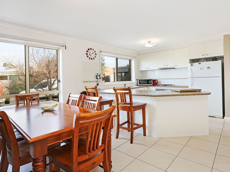 4 Nicholson Crescent, BELL PARK VIC 3215, Bell Park - Thumbnail 5