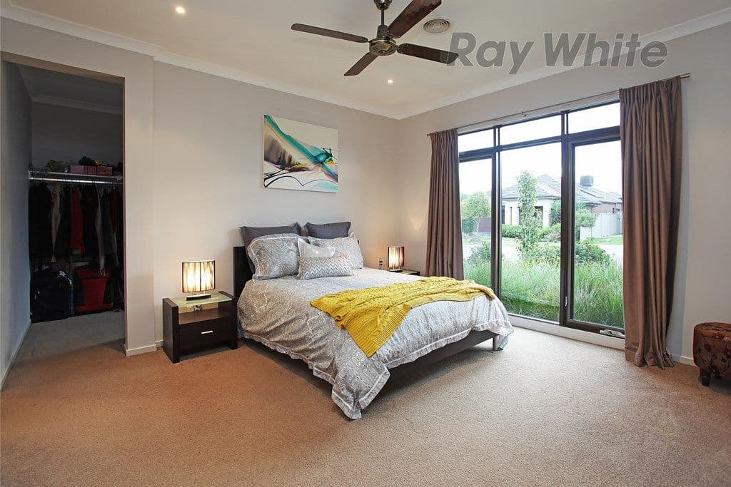 4 Perlette Drive, POINT COOK VIC 3030, Point Cook - Thumbnail 2