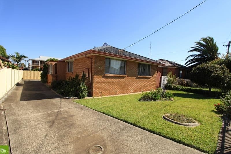 1/4 Woodford Avenue, WARILLA NSW 2528, Warilla - Image 1