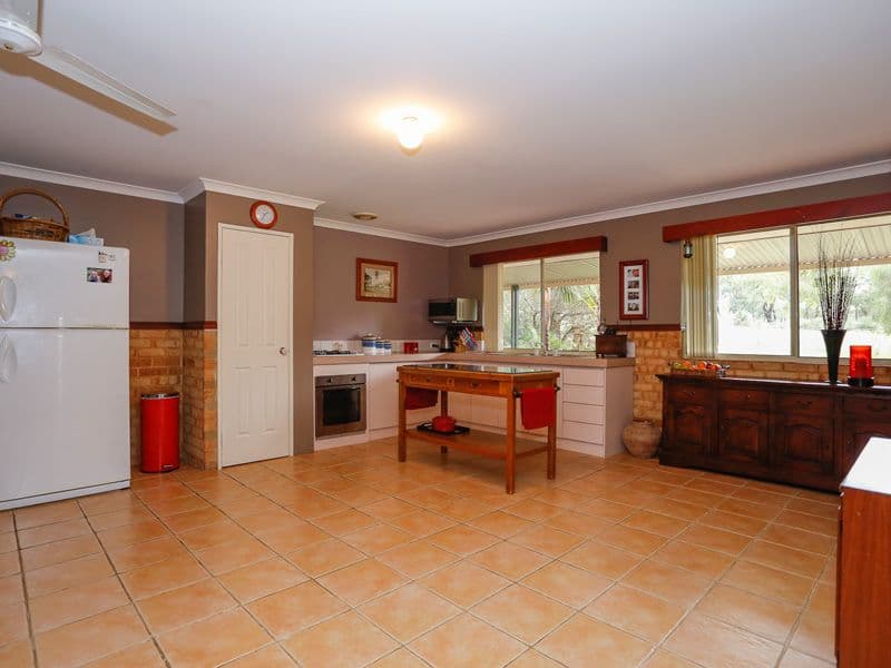 271 Murray Grey Circle, LOWER CHITTERING WA 6084, Lower Chittering - Thumbnail 3