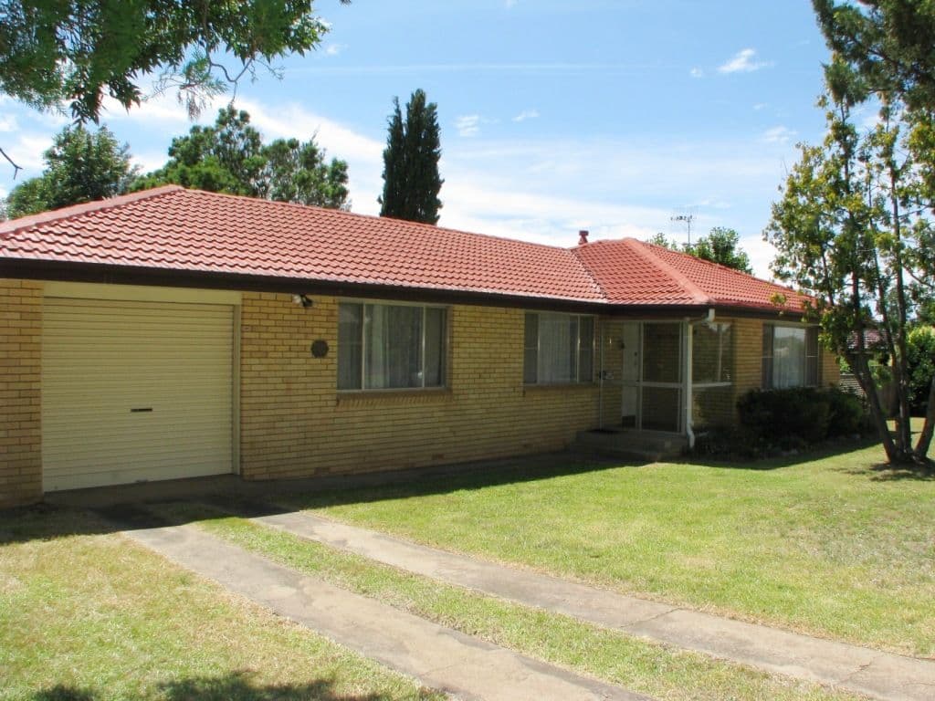 1 Watson Avenue, ARMIDALE NSW 2350, Armidale - Thumbnail 2