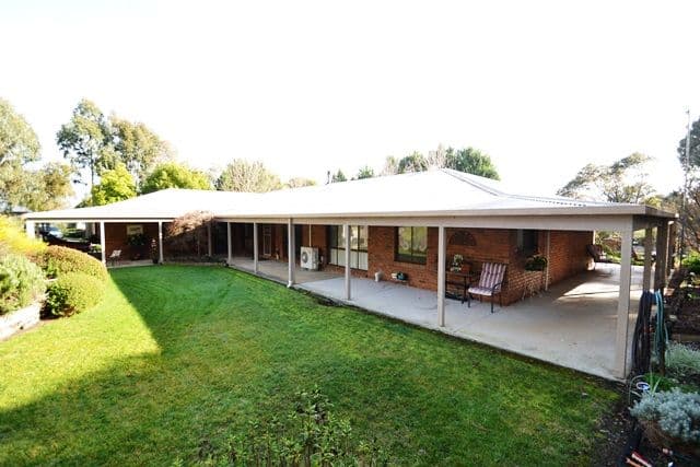 205 Highlands Road, SEYMOUR VIC 3660, Seymour - Thumbnail 2