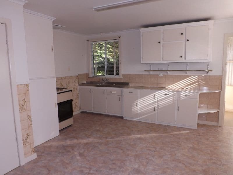33 Ashwater Crescent, PENGUIN TAS 7316, Penguin - Thumbnail 2