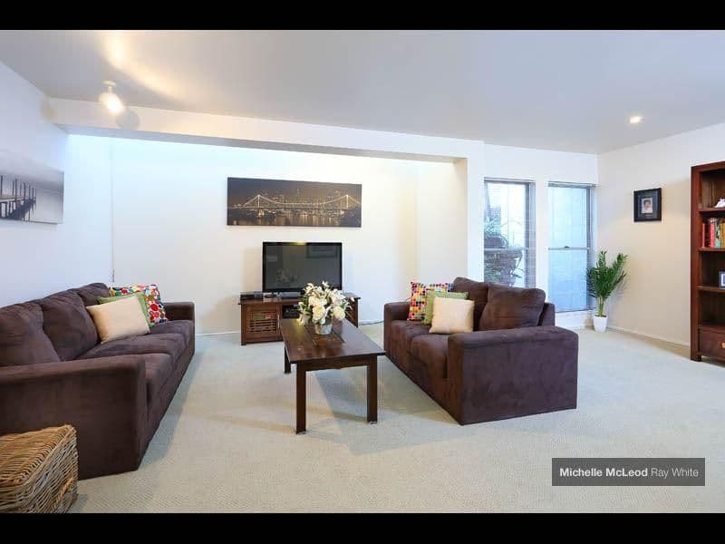 20 Stralock Street, CHAPEL HILL QLD 4069, Chapel Hill - Thumbnail 4