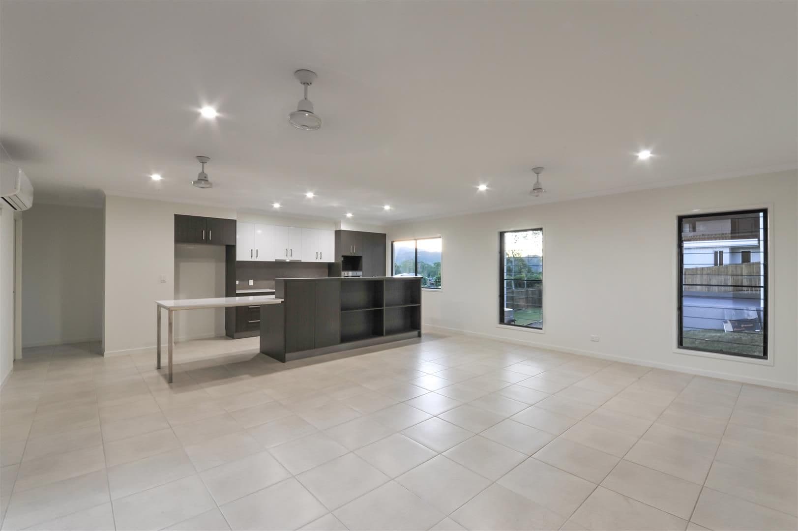 8 Pearl Street, CANNONVALE QLD 4802, Cannonvale - Thumbnail 4