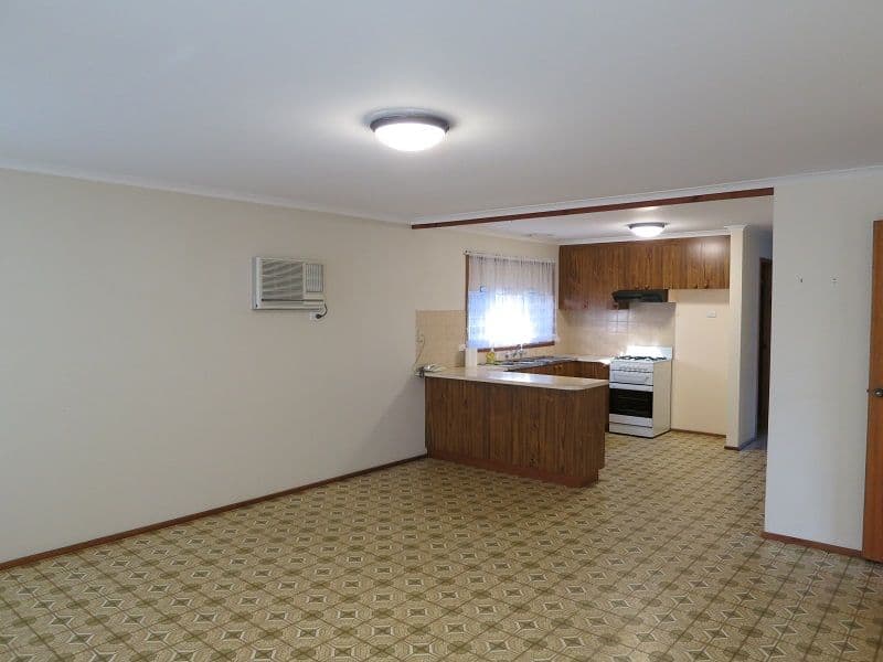 143 Sixth Avenue, ROSEBUD VIC 3939, Rosebud - Thumbnail 2