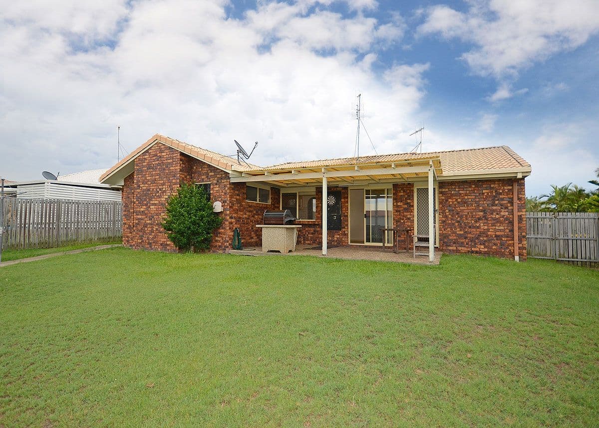 17 Deloraine Avenue, Urangan QLD 4655, Urangan - Thumbnail 2