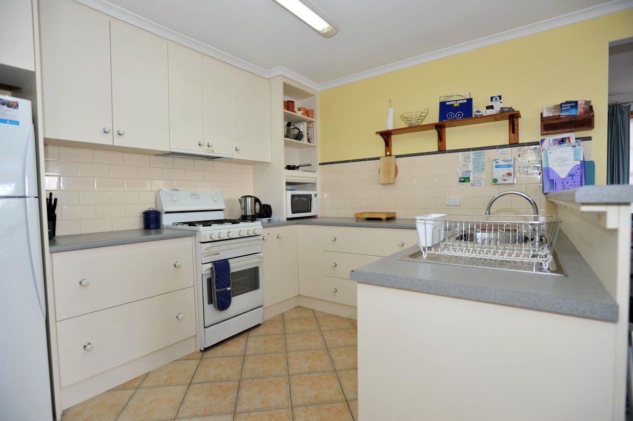 25 Hawthorn Avenue, EMU BAY SA 5223, Emu Bay - Thumbnail 2