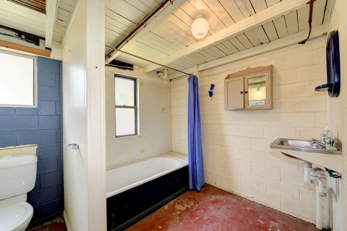137 Woongarra Street, BUNDABERG WEST QLD 4670, Bundaberg West - Thumbnail 6