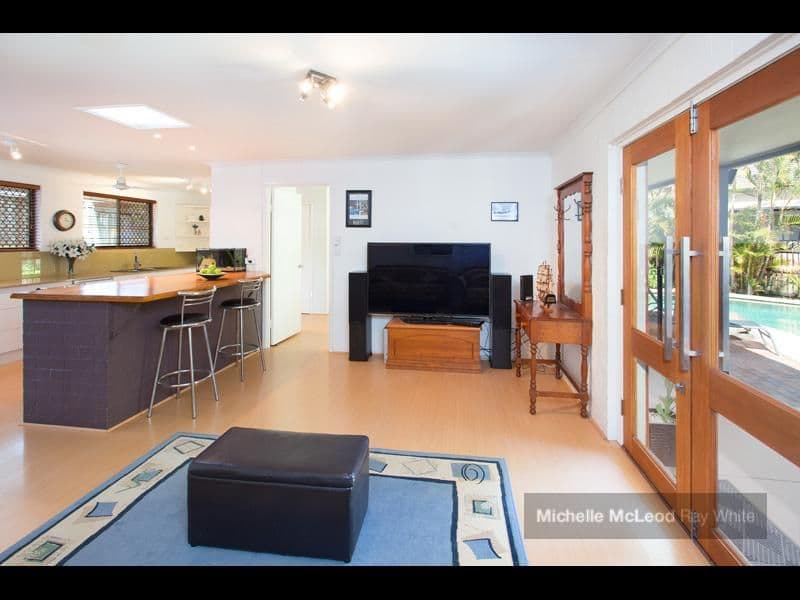 10 Dulhunty Street, Chapel Hill QLD 4069, Chapel Hill - Thumbnail 2