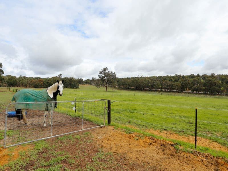 133 Sandalford Drive, CHITTERING WA 6084, Chittering - Thumbnail 3