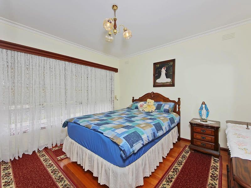22 Mullhall Drive, St Albans VIC 3021, St Albans - Thumbnail 4
