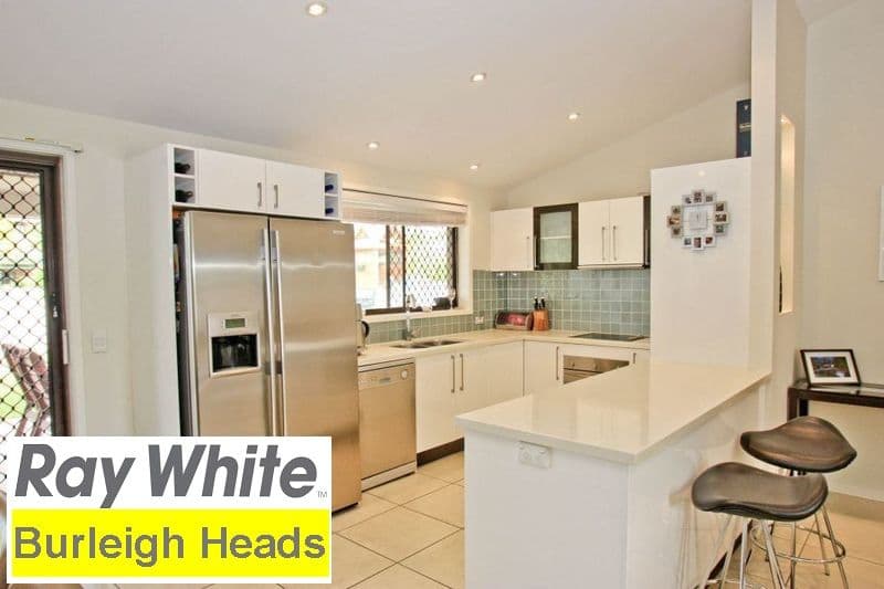 70 Mountain View Avenue, Burleigh Waters QLD 4220, Burleigh Waters - Thumbnail 5