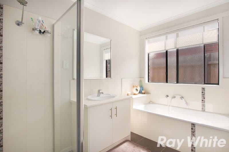 6 Spinebill Court, Pakenham VIC 3810, Pakenham - Thumbnail 7