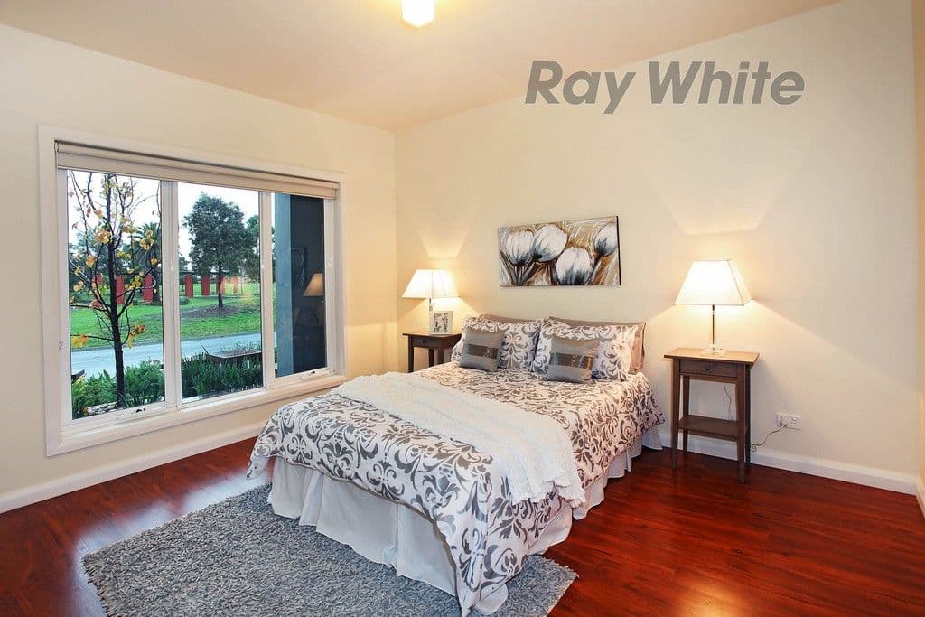 18 Lennon Boulevard, POINT COOK VIC 3030, Point Cook - Thumbnail 2