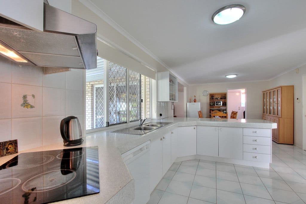2 Bauhinia Close, Eight Mile Plains QLD 4113, Eight Mile Plains - Thumbnail 4