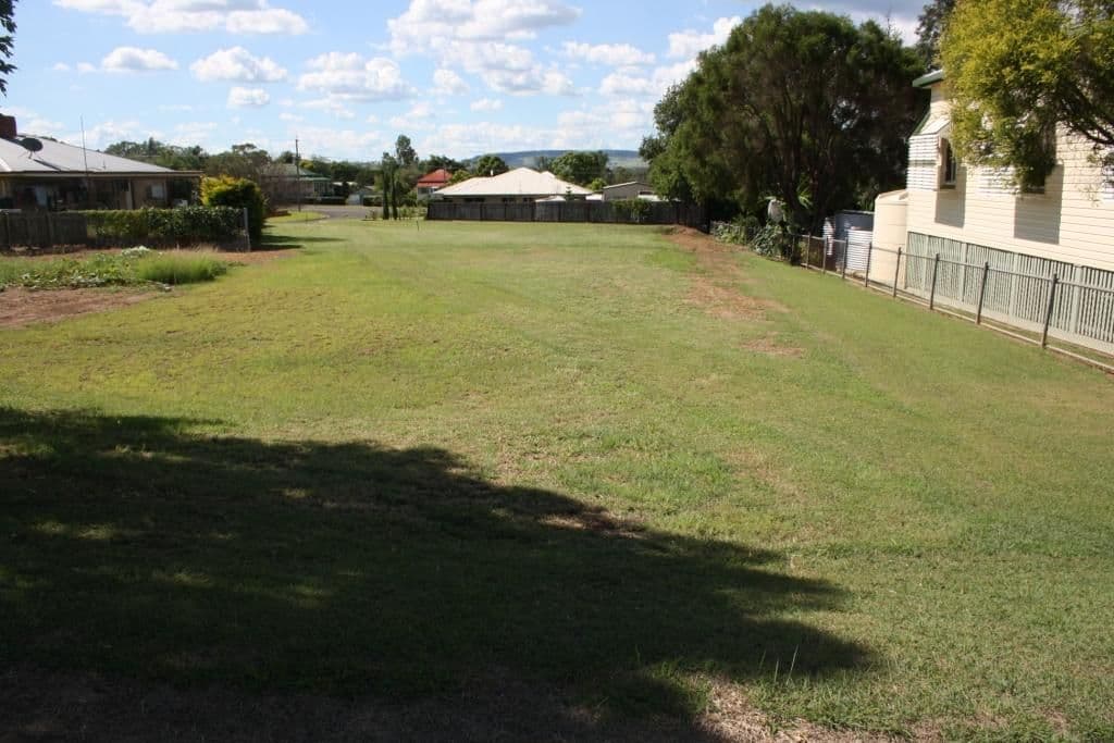 61 Stuart-Russell Street, MUNDUBBERA QLD 4626, Mundubbera - Thumbnail 3