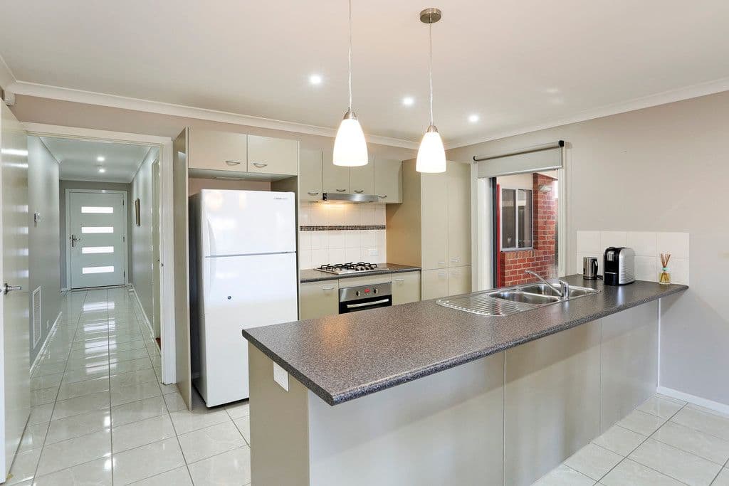 10 Grey Teal Place, Lara VIC 3212, Lara - Thumbnail 2