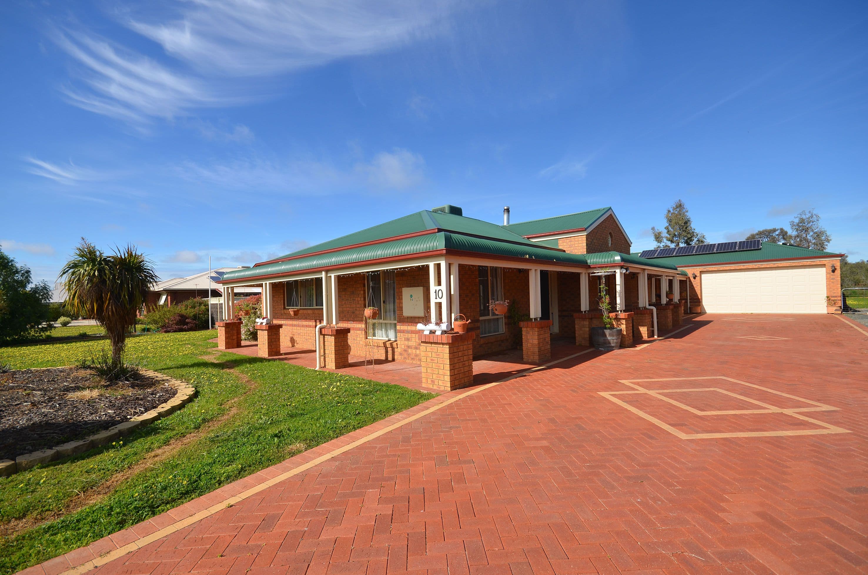 10 Shiraz Court, Moama - Image 1